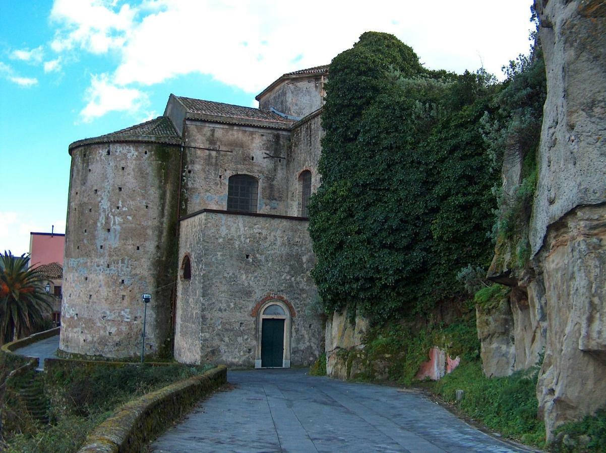 Antico Borgo *